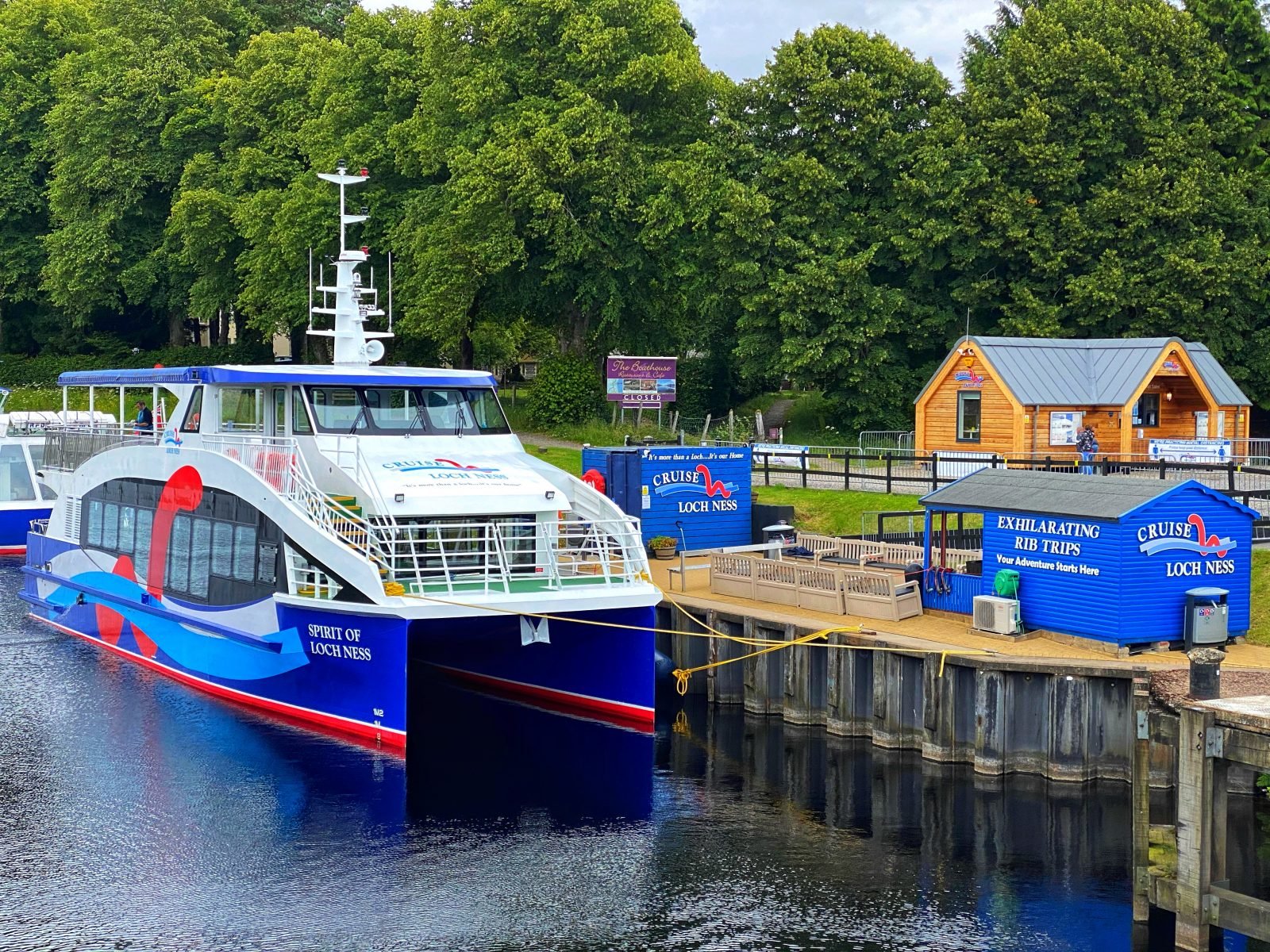 Cruise Loch Ness